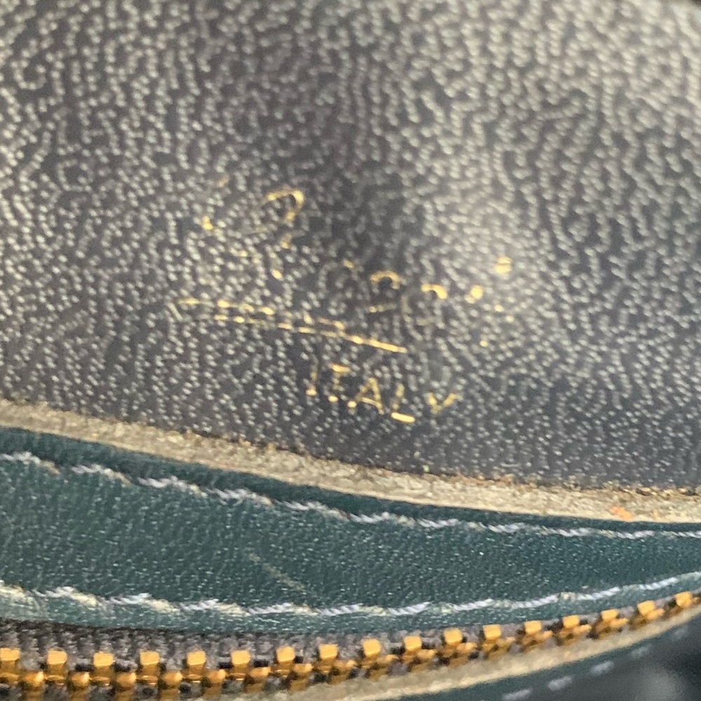 (15) GUCCI 70s Navy Shoulder Bag - Picture 3 of 9